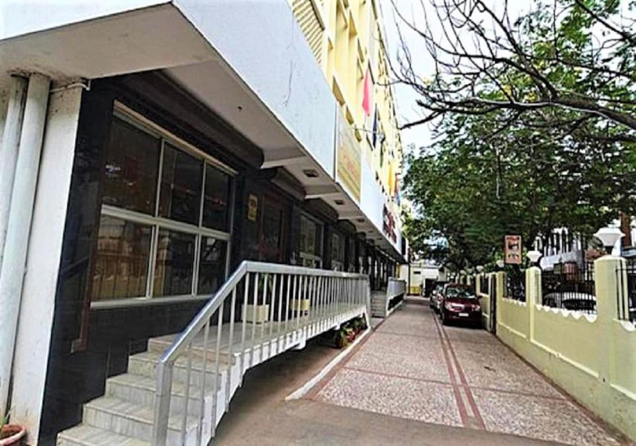Hotel Pandian Madrás Exterior foto